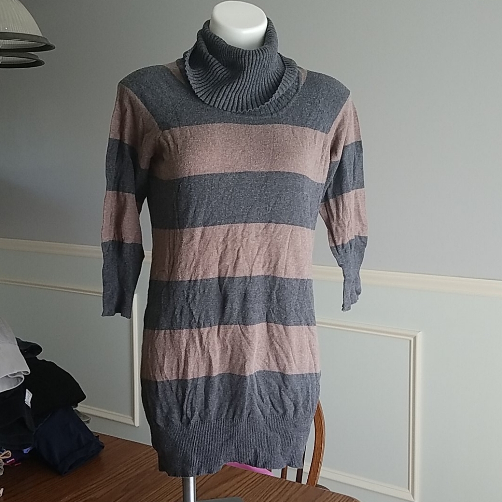 Bundle of 2 maternity sweaters